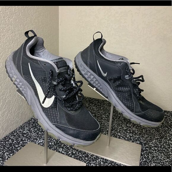 Dual Fusion Nikes   - Picture 1 of 5